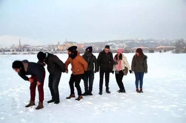 Eksi 30 Derecede Gençlerden Benzersiz 'Mannequin Challenge'