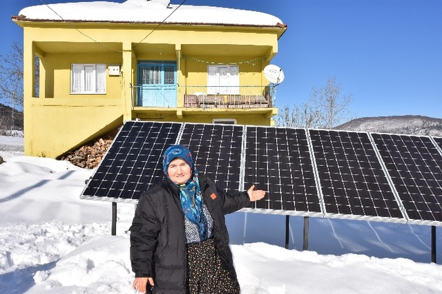 Almanya'da Gördü Çok Etkilendi, Köye Güneş Enerji Santrali Kurdu