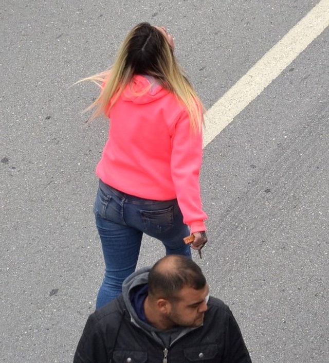 Yoldan Geçen Kız, Üst Geçitten Atlayan Genç Kadını Annesi Zannetti