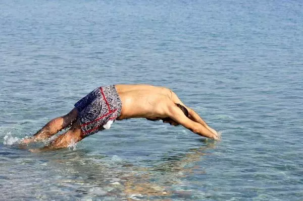 Antalya'da Halk Aralıkta Deniz Keyfi Yaşadı