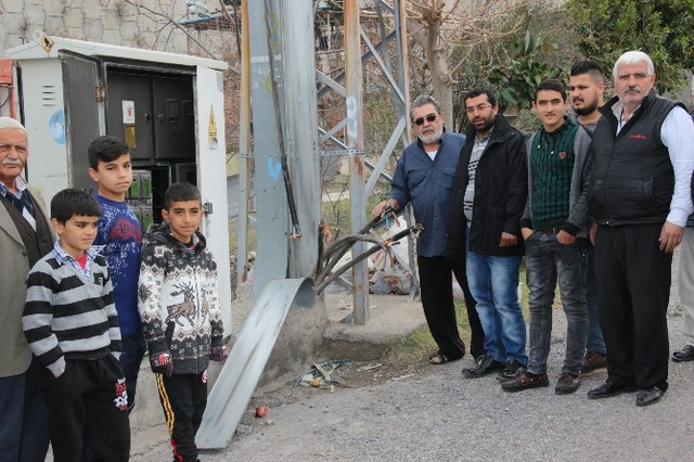 Hırsızlar Mahalleyi 5 Gündür Karanlıkta Bıraktı