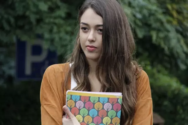 Yıldızı Parlayan Oyuncu Dilan Çiçek Deniz Kimdir?