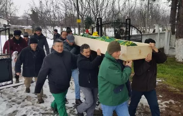 Kübra'nın Sır Ölümü! İstanbul'da Öldü, Düzce'de Toprağa Verildi