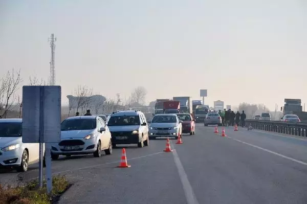 Bursa-Balıkesir Karayolu'nu Kapatan Zincirleme Kaza