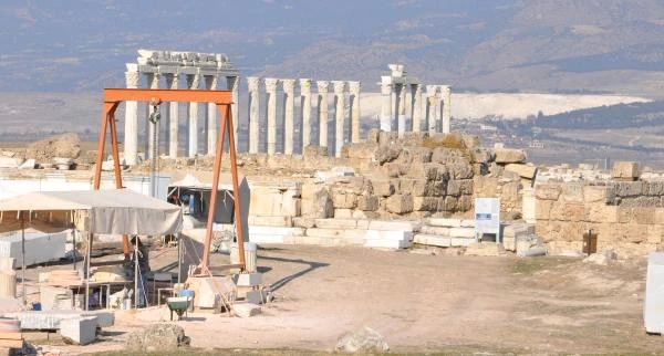 Laodikya'da 7 Metrelik Tepenin Altından Kutsal Agora Çıktı