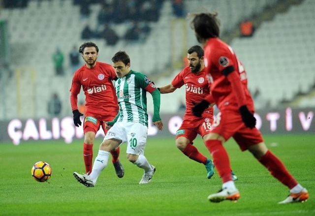 <a class='keyword-sd' href='/bursaspor/' title='Bursaspor'>Bursaspor</a> Teknik Direktörü Hamza Hamzaoğlu'nu İstifa Kararından Batalla Döndürdü