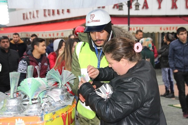 Yılbaşı Önce Yoğun Mesaide Çalışıyorlar
