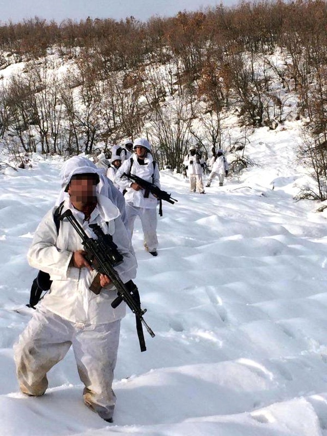 Diyarbakır'da Güvenlik Güçleri, Bombalı Eylemlerde Kullanılacağı Düşünülen 3 Araca El Koydu