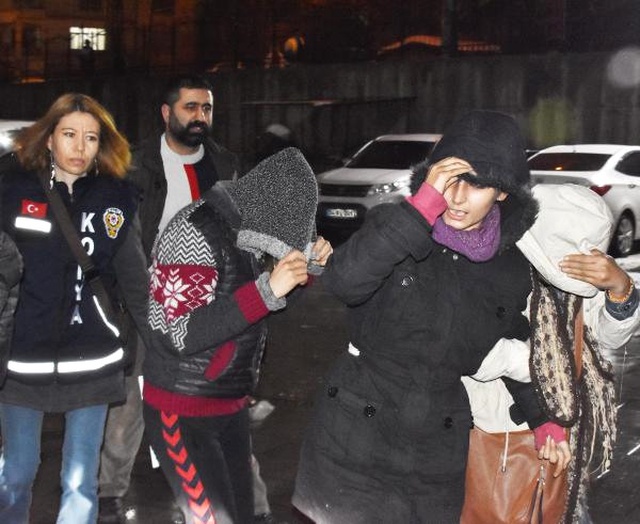 Fuhuştan Yakalandı, Polise 'Bizi Yakalamaktan Bıkmadınız mı?' Diye Sordu