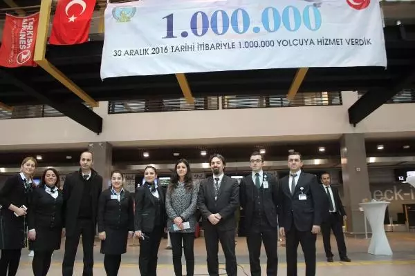 Belediye Başkanı, Ordu-Giresun Havalimanı'nda 1 Milyonuncu Yolcuyu Törenle Karşıladı