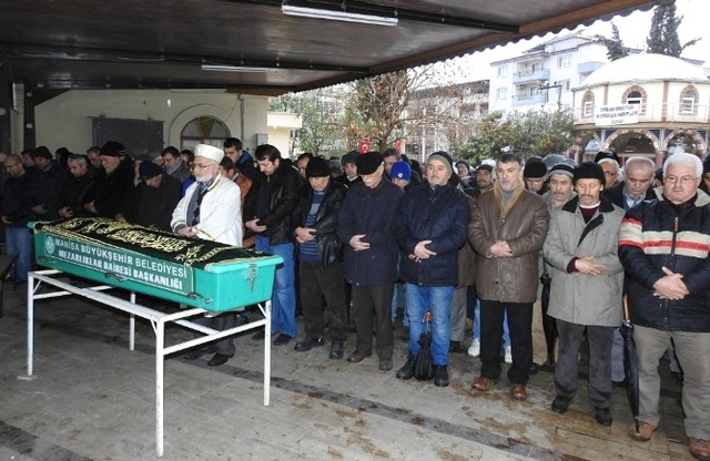 Polis Ekipleri Cenaze Namazı Sırasında Camiye Gelip Cenazeyi Otopsiye Götürdü