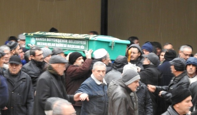 Polis Ekipleri Cenaze Namazı Sırasında Camiye Gelip Cenazeyi Otopsiye Götürdü