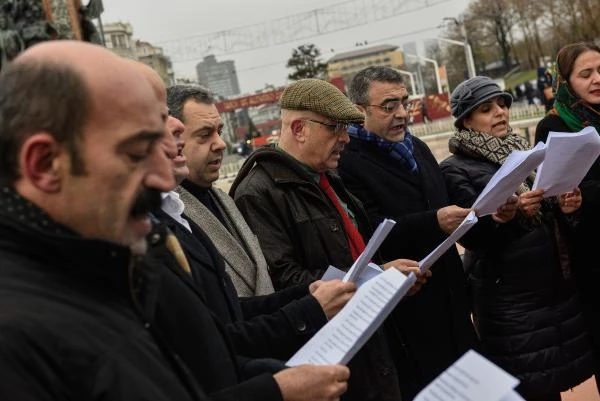 CHP'li Vekiller Taksim'de Toplandı: Cumhurbaşkanlığı Adı Altında Diktatörlüğü Getiriyorlar
