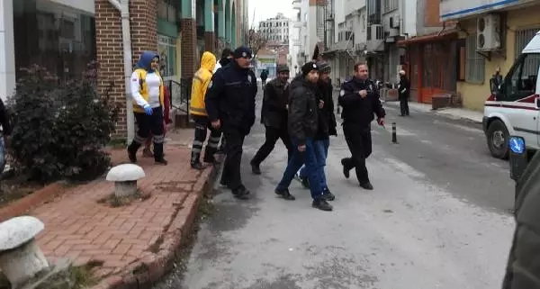Şiddetçi Koca Çatıya Çıktı, Sığınma Evindeki Karısını İstedi