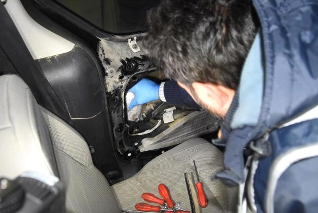 Gizli Bölmelerden 12 Kilo Esrar Çıktı
