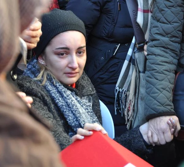 Reina Kurbanına Şehit Demeyen İmama Cemaatten Tepki: Şehit De Çekinme!