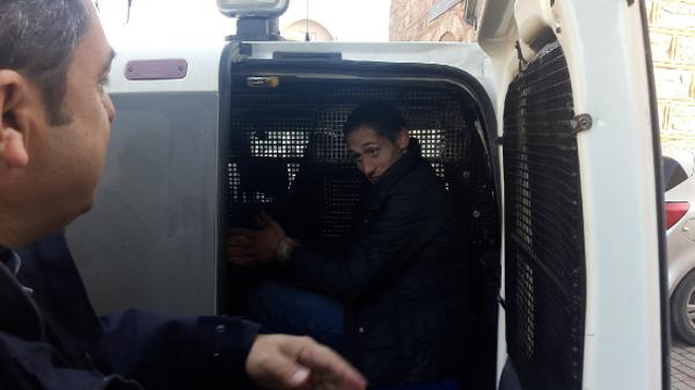 Hırsızlık Şüphelisi, Polisi Görünce Bayılma Numarası Yaptı