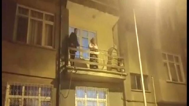 Hırsızlık Yapmaya Gittiği Evin Balkonunda Mahsur Kaldı