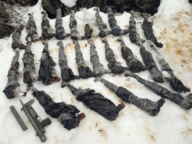 Teröristlerin Mağarasında Askeri Kamuflaj Çıktı