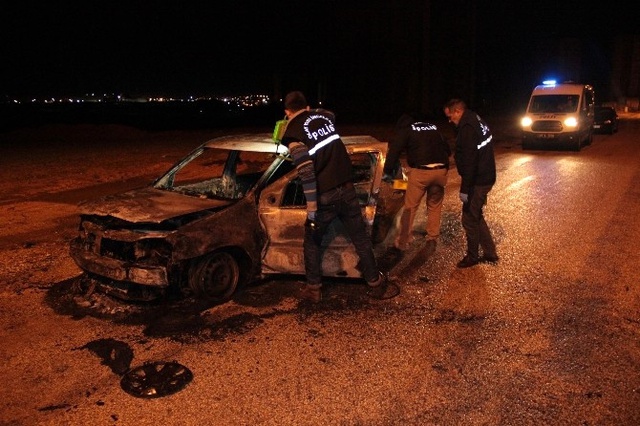 Taksiciyi Dövüp, Daha Sonra Aracını Yaktılar