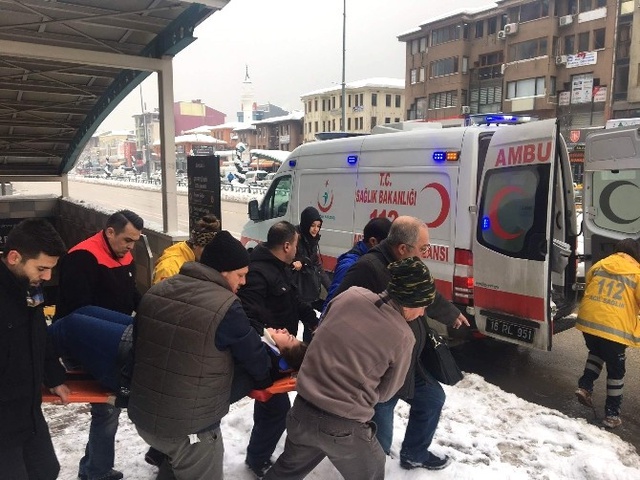 Buzda Düşen Böbrek Hastası Genç Kız Hastanelik Oldu