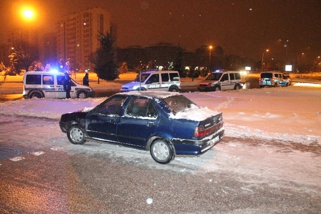 Dur İhtarına Uymayarak Ters Yönden Giden Sürücü Polisi Alarma Geçirdi