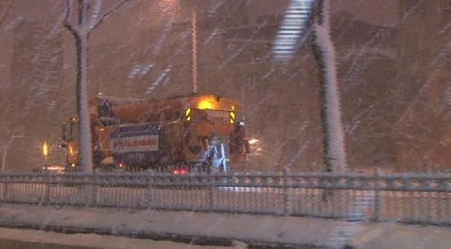 İstanbul'da Kar Yağışı Bu Gece de Etkili Oldu