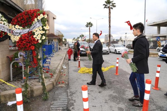 Şarkıcı İzzet Yıldızhan: Terör Bizi Değil Biz Terörü Bitireceğiz