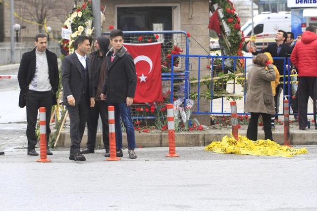 Şarkıcı İzzet Yıldızhan: Terör Bizi Değil Biz Terörü Bitireceğiz