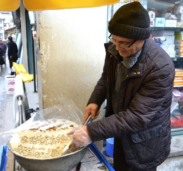 Ordu'nun <a class='keyword-sd' href='/cevizli/' title='Cevizli'>Cevizli</a> Helvasını Yiyen Üşümüyor
