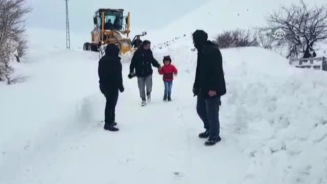 Hasta Çocuk Belediye Ekiplerince Hastaneye Ulaştırıldı