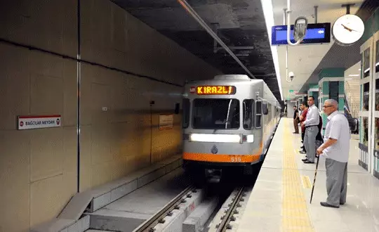 Kirazlı Metro Durağında 