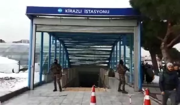 Kirazlı Metro Durağında 