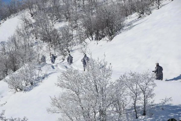 Kar Kış Dinlemeyen Mehmetçik, 8 Gün Boyunca Teröristlerin İzini Sürdü