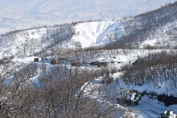 Kar Kış Dinlemeyen Mehmetçik, 8 Gün Boyunca Teröristlerin İzini Sürdü