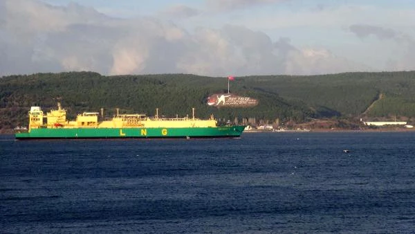 Doğalgaz Tankeri Çanakkale Boğazı'nı Kapattı