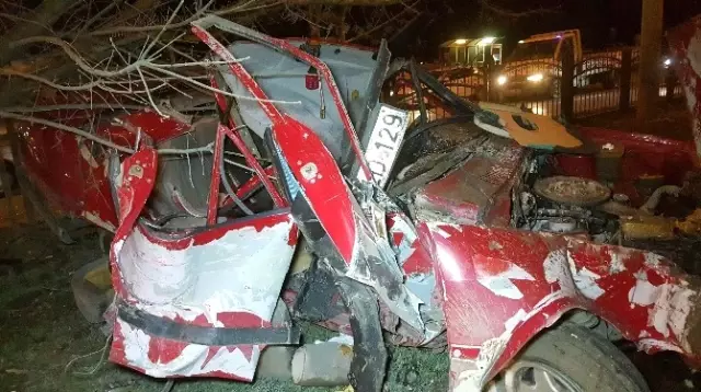 Parçalanan Otomobilden Sağ Çıktılar: 3 Yaralı