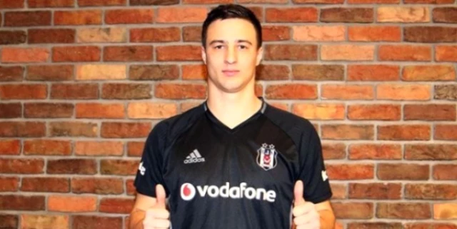 Beşiktaş, Yeni Transferi Mitrovic'i Kiralık Gönderiyor