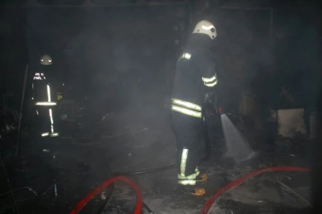 Araçtaki Yangın Binaya Sıçradı: 13 Kişi Hastaneye Kaldırıldı