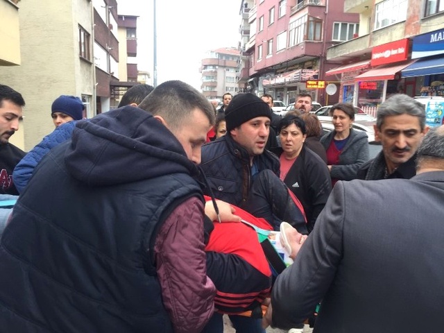 Gürültüyle Balkona Koştu, Balkona Düşen Komşusunu Gördü