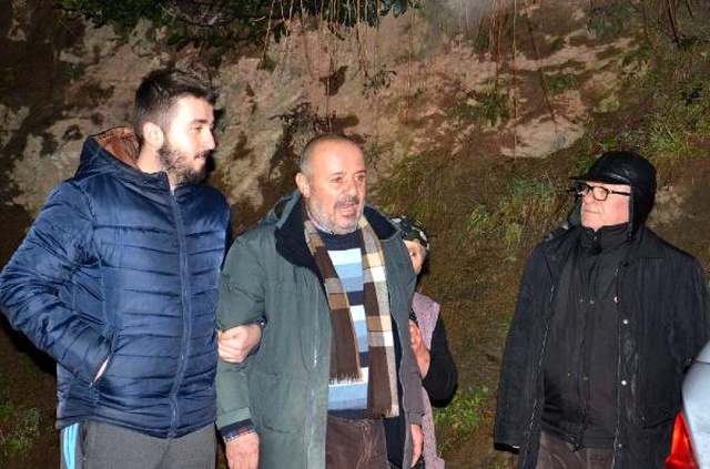 Kontrolden Çıkan Otomobil Uçurum Kenarında Durdu