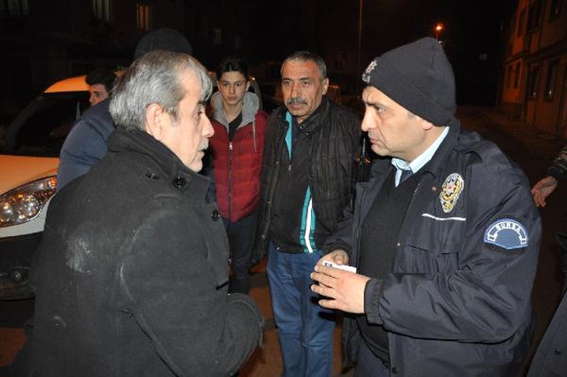 Altın Dolu Çantayı Çalan Hırsızı Mahalleli Gençler Yakaladı