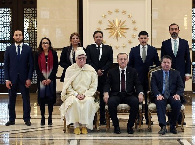 Fas Büyükelçisi'nin Kıyafetleri Erdoğan Ziyaretine Damgasını Vurdu