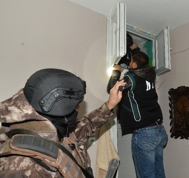 Adana Polisinden Uyuşturucu Baskını: 27 Şüpheli Tek Tek Yakalandı