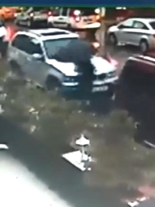 İzmir'de Aynı Aileden 4 Kişiyi Öldüren Şüpheli Katliama Şemsiyeyle Gelmiş