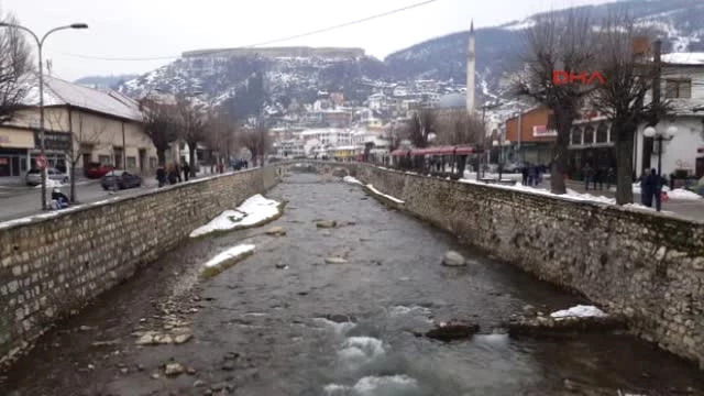 İşsizliğin Arttığı Kosova'da Vatandaşlıktan Çıkmak İçin Rekor Başvuru