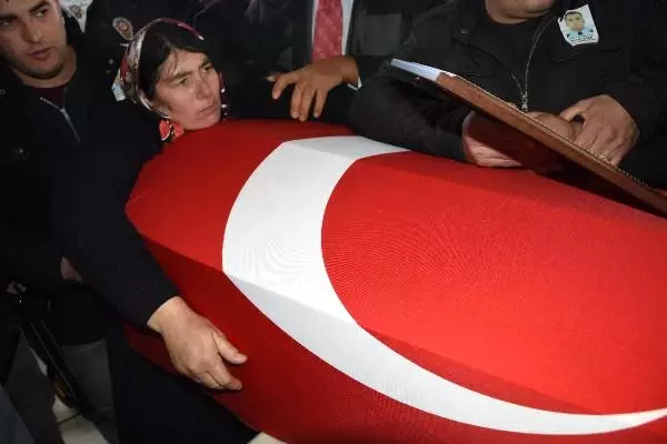 Şehit Annesi Yürekleri Paramparça Etti: Bu Ateşi Kimse Söndüremez Oğlum