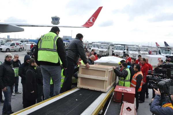 Düşen Uçağın Türk Pilotlarına Atatürk Havalimanı'nda Acı Karşılama