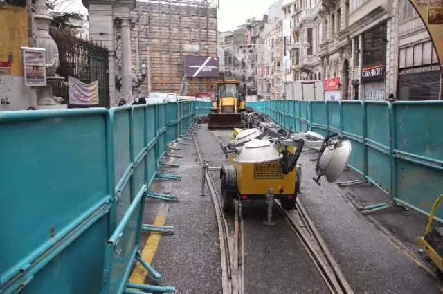 Nostaljik Tramvay Yolu Bakım Nedeniyle Kapatılınca, Taksim E-5'e Döndü