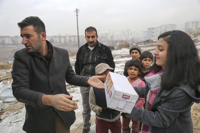 Çöp Toplayarak Geçinen Aileler, Ankara'nın Göbeğinde Çadırlarda Yaşıyor